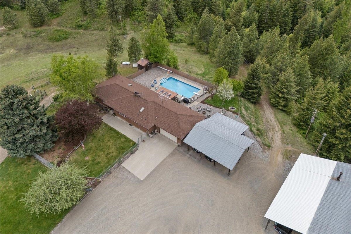 Property Photo: 9305 N Harvard Rd WA 99025