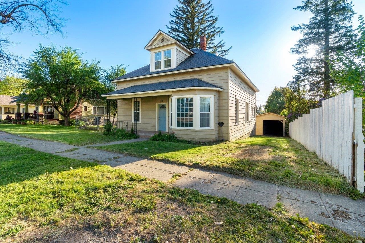 Property Photo: 217 S Broadway St WA 99033