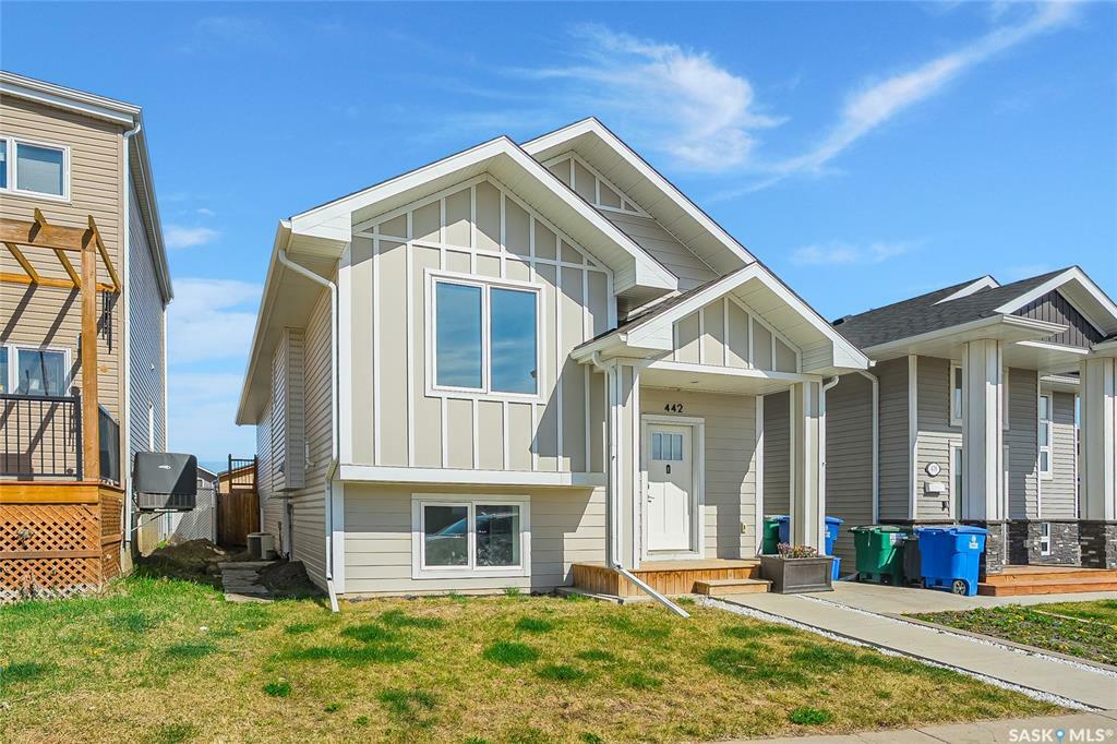 Property Photo: 442 Bentley Court SK S7L 6L3
