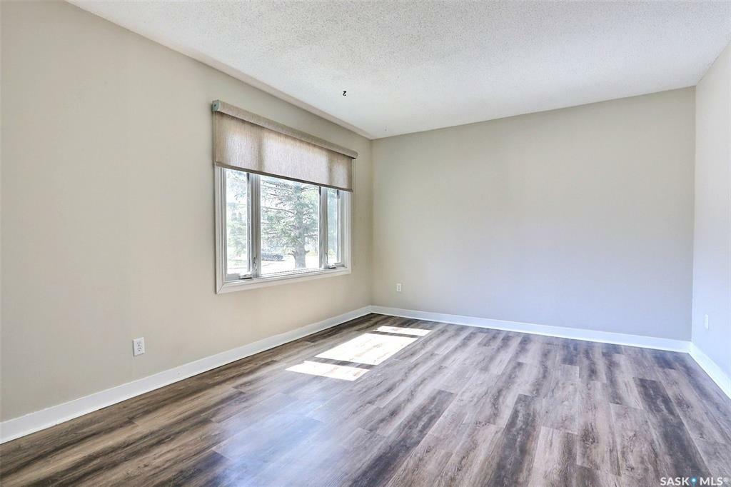 Property Photo: 372 22nd Street W SK S6V 4K4
