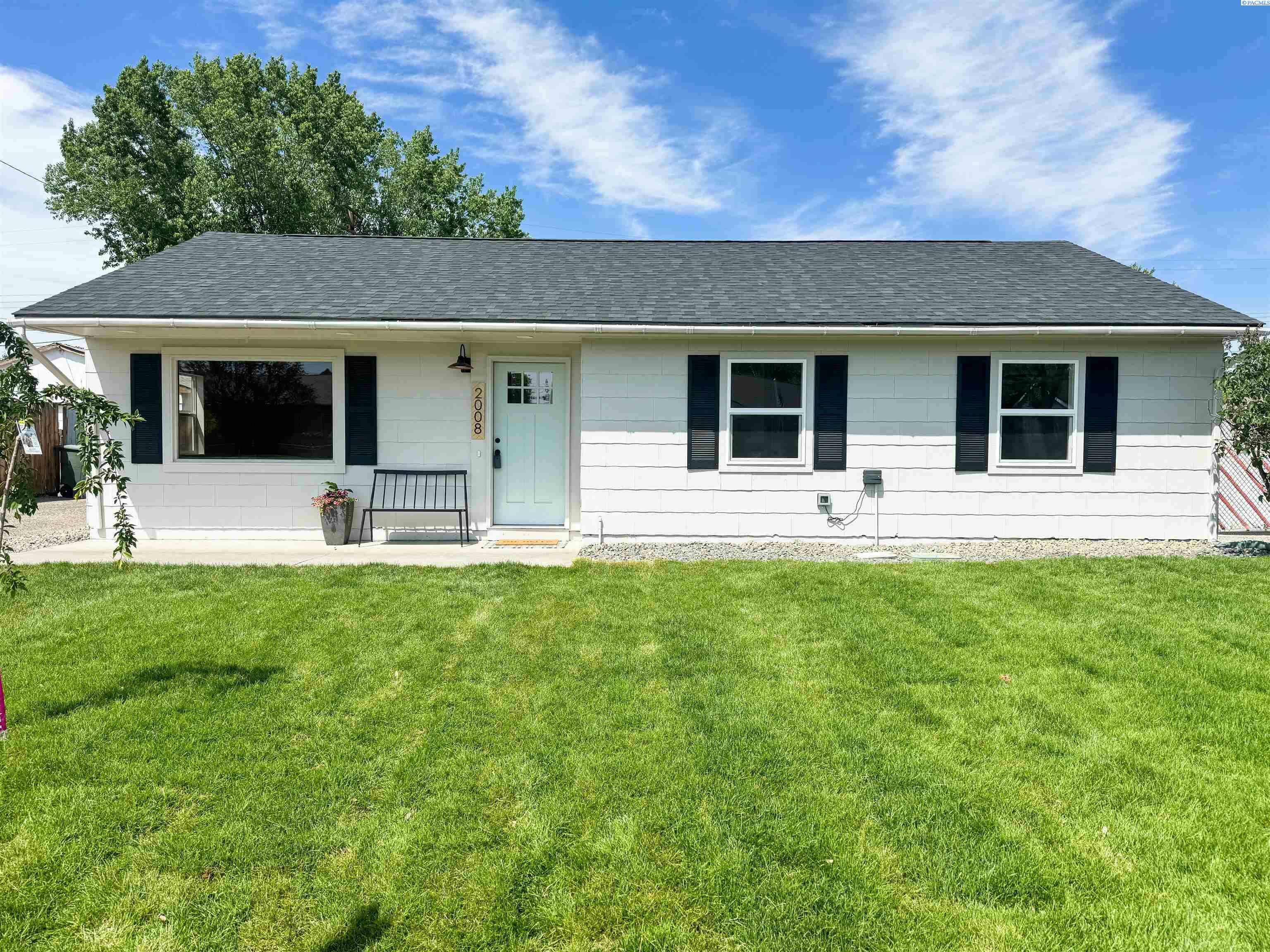 Property Photo: 2008 Tinkle St WA 99352