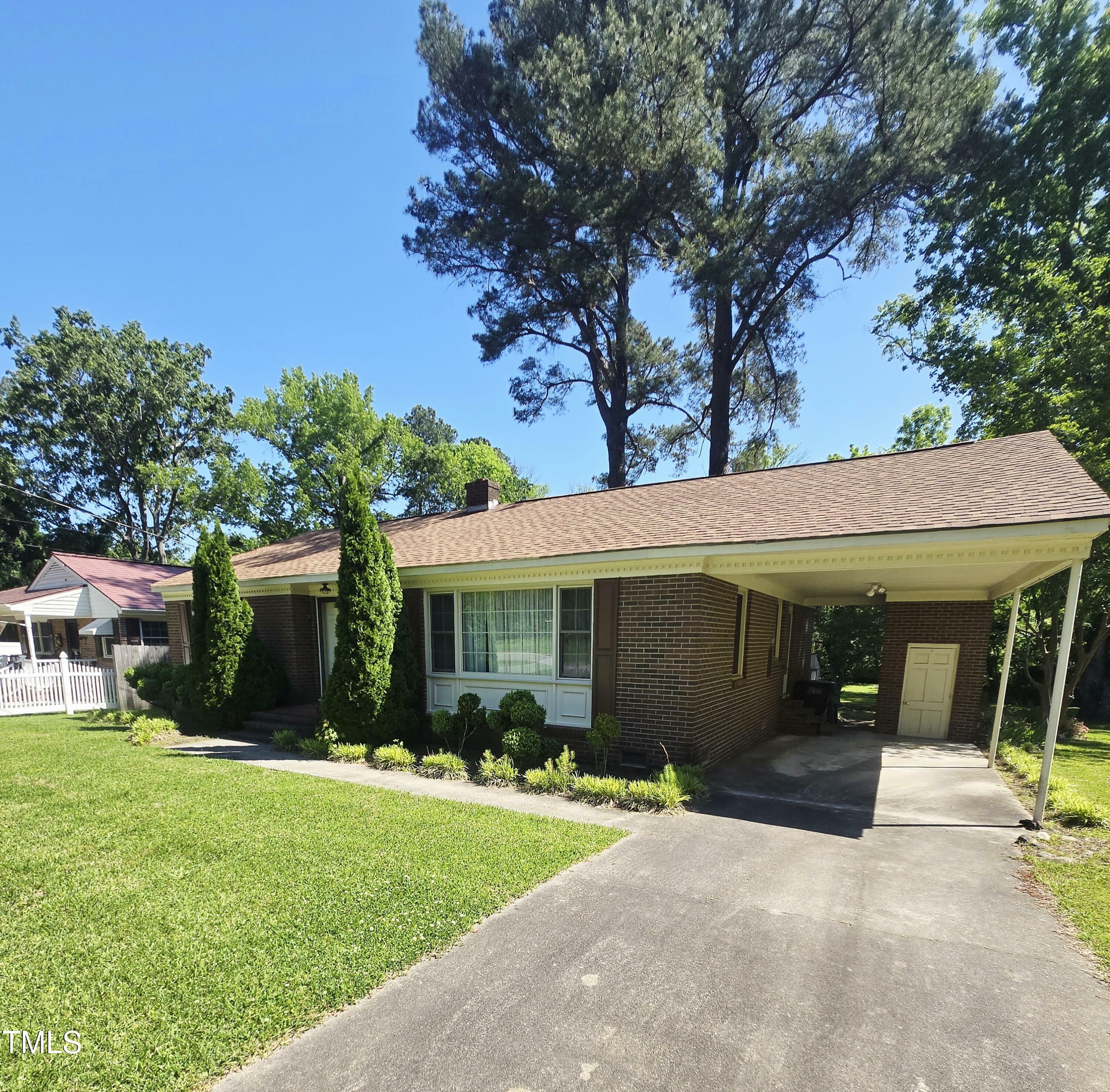 Property Photo: 1157 S Cambridge Circle NC 27801