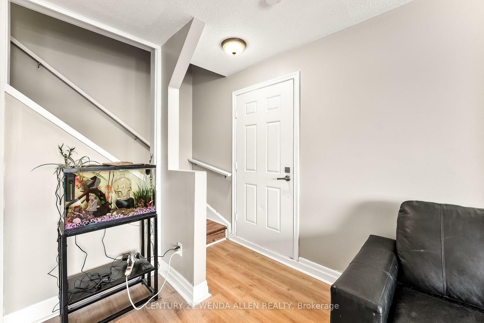 Property Photo: 960 Glen Street 84 ON L1J 6E8