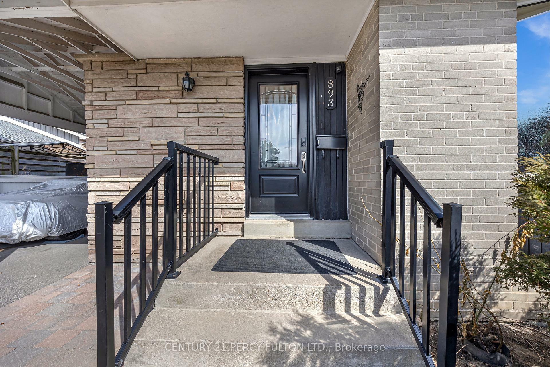 893 Douglas Avenue  Pickering ON L1W 1N7 photo