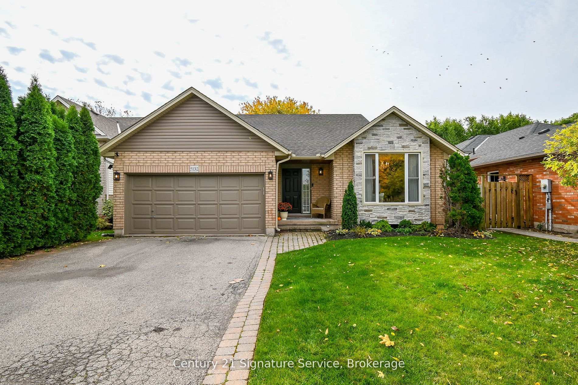 Property Photo: 5132 Meadowood Lane ON L0R 1B8
