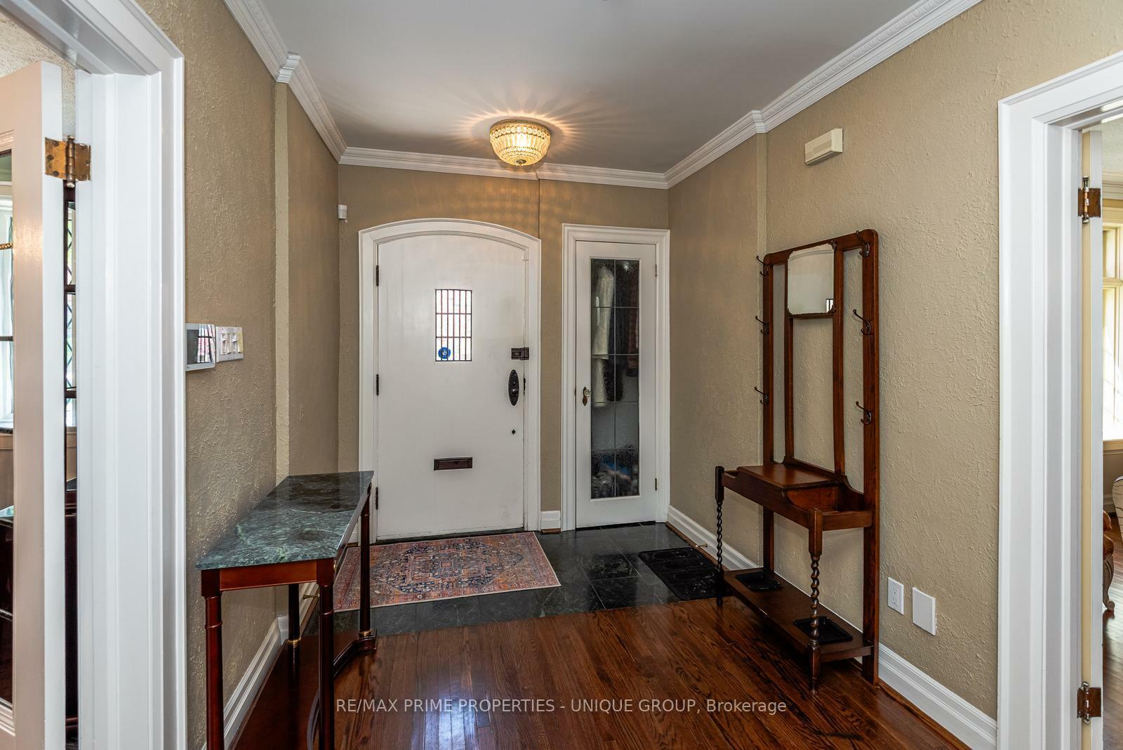 Property Photo: 115 Glenayr Road ON M5P 3C1