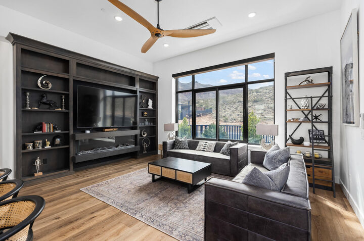 Property Photo:  1450 W Torrey Pines Rd  UT 84737 