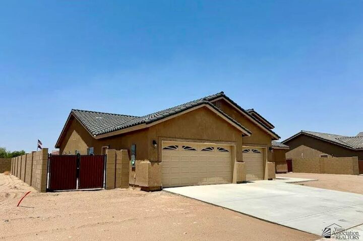Property Photo: 5691 E 44th Pkwy AZ 85365