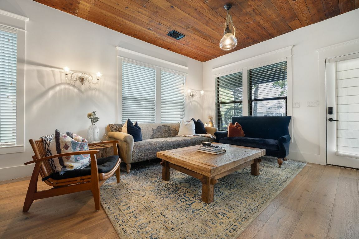 Property Photo: 1307 E 2nd Street TX 78702
