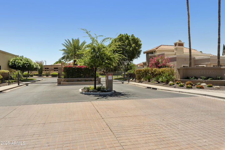 Property Photo: 9484 N 105th Place AZ 85258