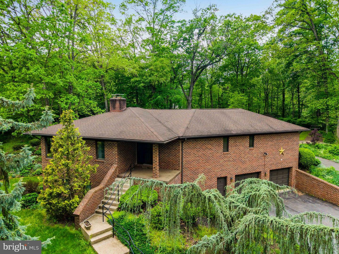 399 Barnstable Road  Carlisle PA 17015 photo