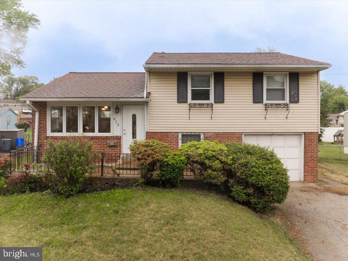 Property Photo: 615 Wynnbrook Road PA 19018