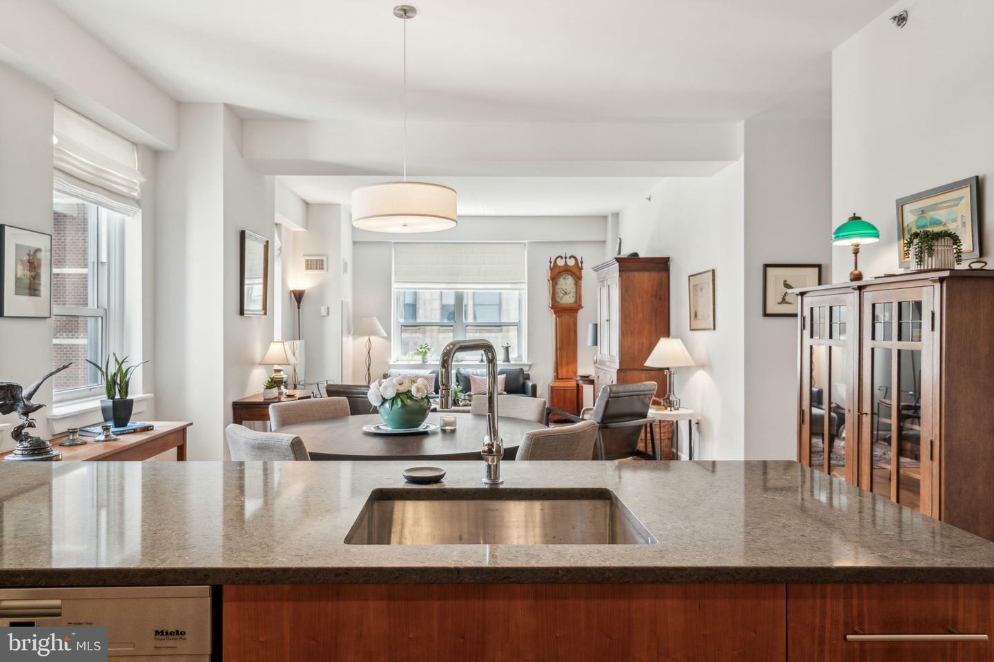 Property Photo: 1425 Locust Street 10C PA 19102
