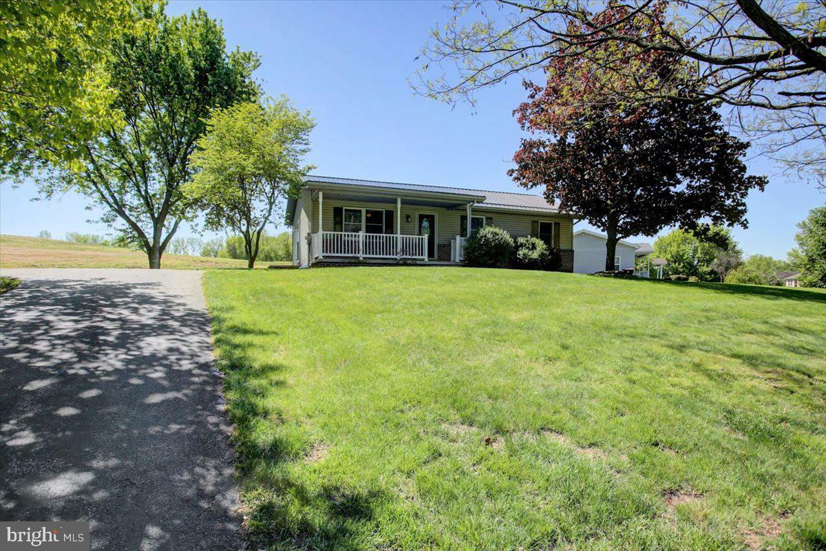 Property Photo: 1534 Meadow Green Lane PA 17202
