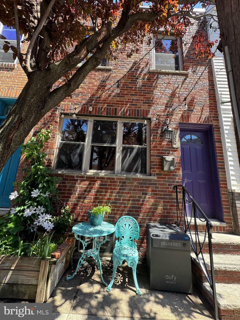 Property Photo: 1637 S Iseminger Street PA 19148