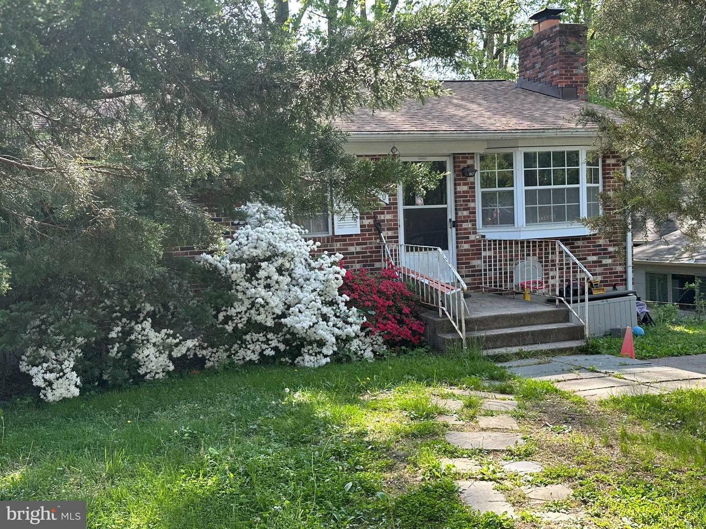 Property Photo: 830 N Kensington Street VA 22205