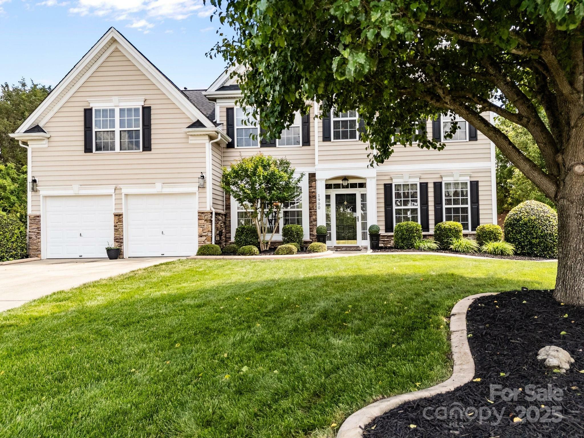 Property Photo: 1900 Birchbrook Court NC 28075