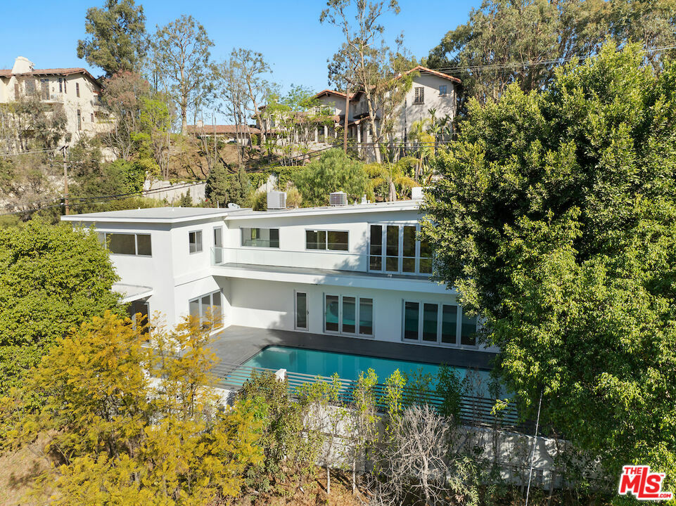 7470 Woodrow Wilson Dr  Los Angeles CA 90046 photo