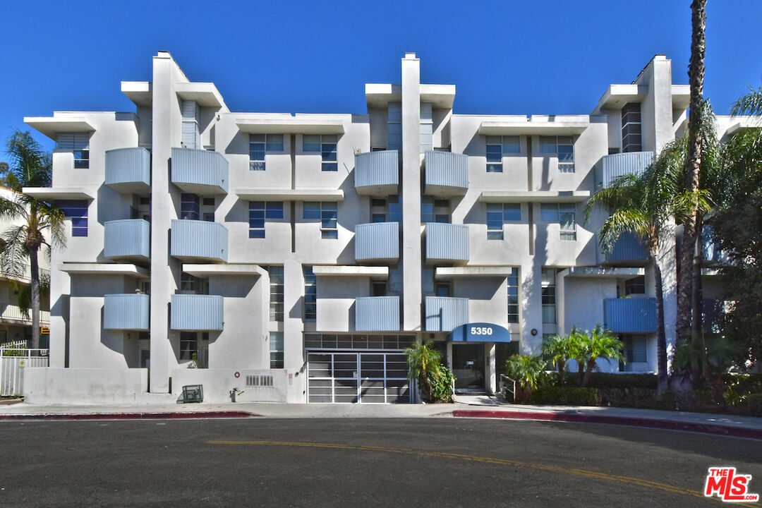 Property Photo: 5350 White Oak Ave CA 91316