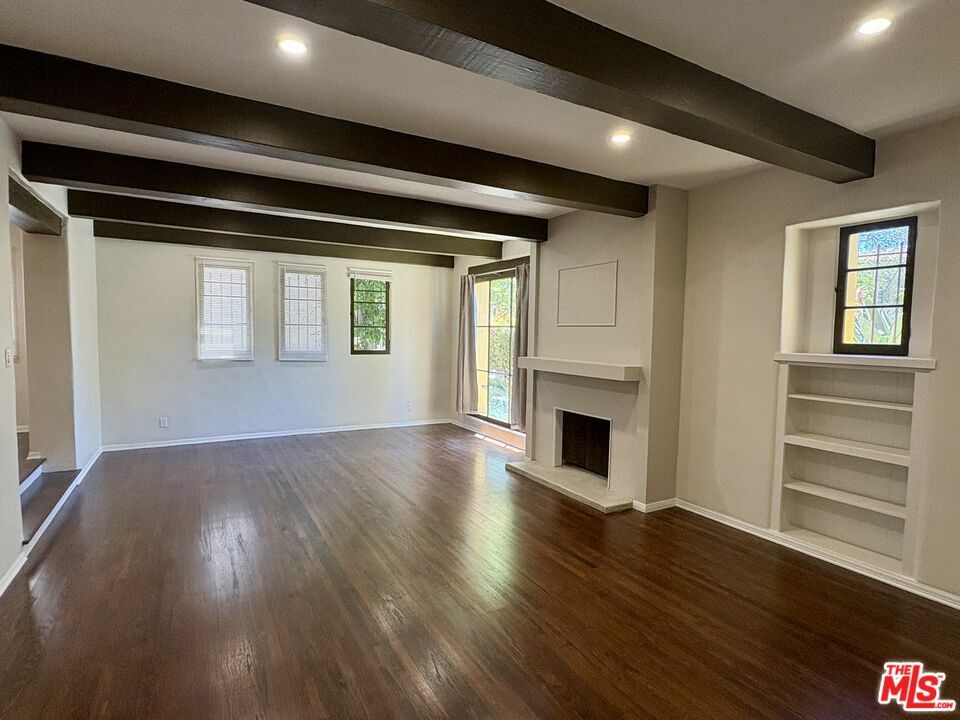Property Photo: 170 N Orange Dr CA 90036