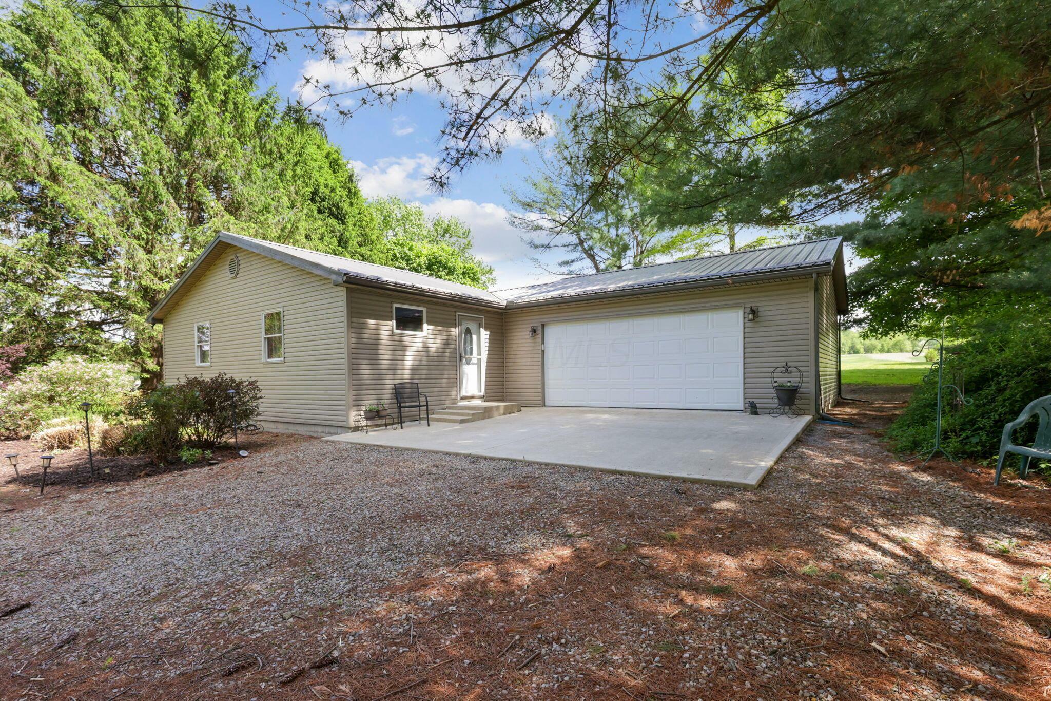 Property Photo: 18040 Johnson SE Road OH 43056