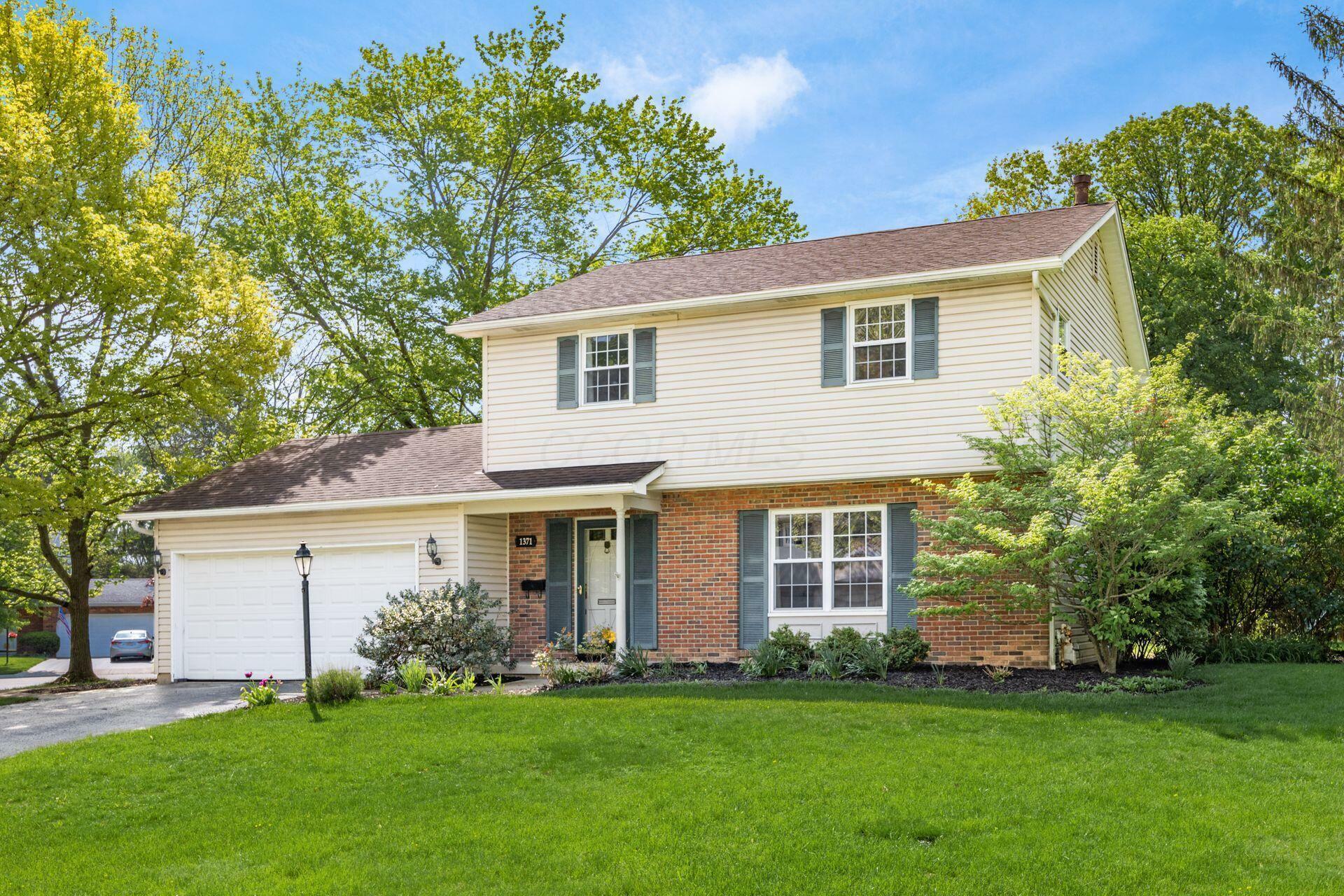 Property Photo: 1371 Reymond Road OH 43220