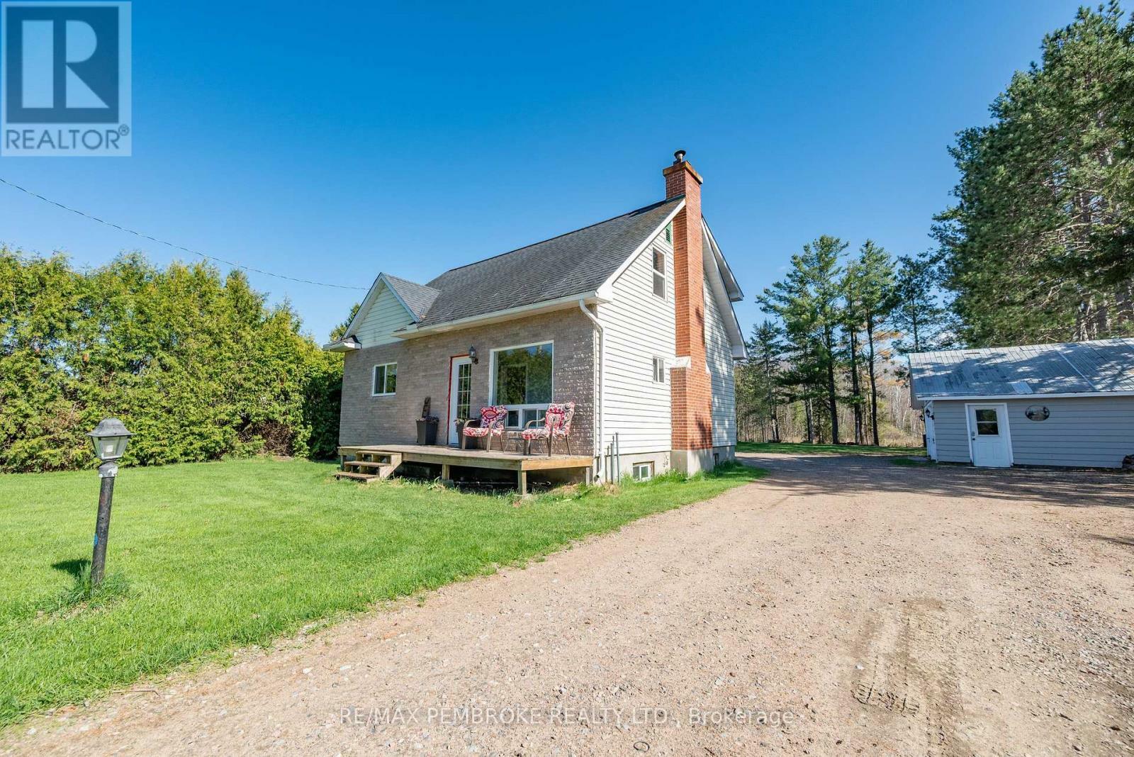 Property Photo:  38512 Highway 41 Highway  ON K8A 6W4 