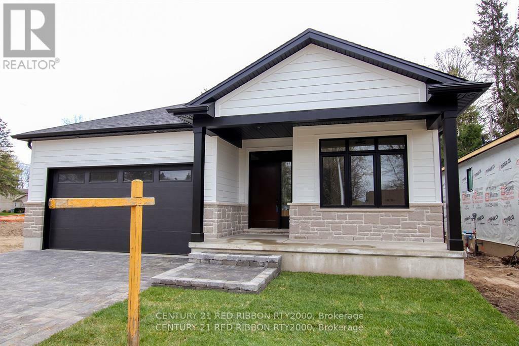 Property Photo: 430 North Head Street North 6 ON N7G 2K2