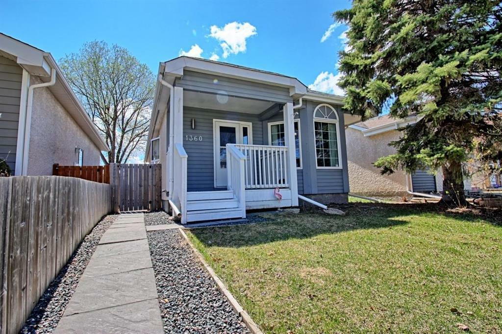 Property Photo: 1360 Kildare Avenue East MB R2C 5A6