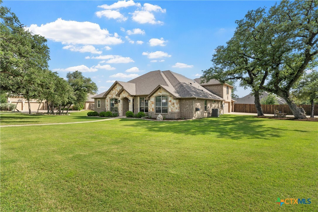 Property Photo: 6 Salta Court TX 76513