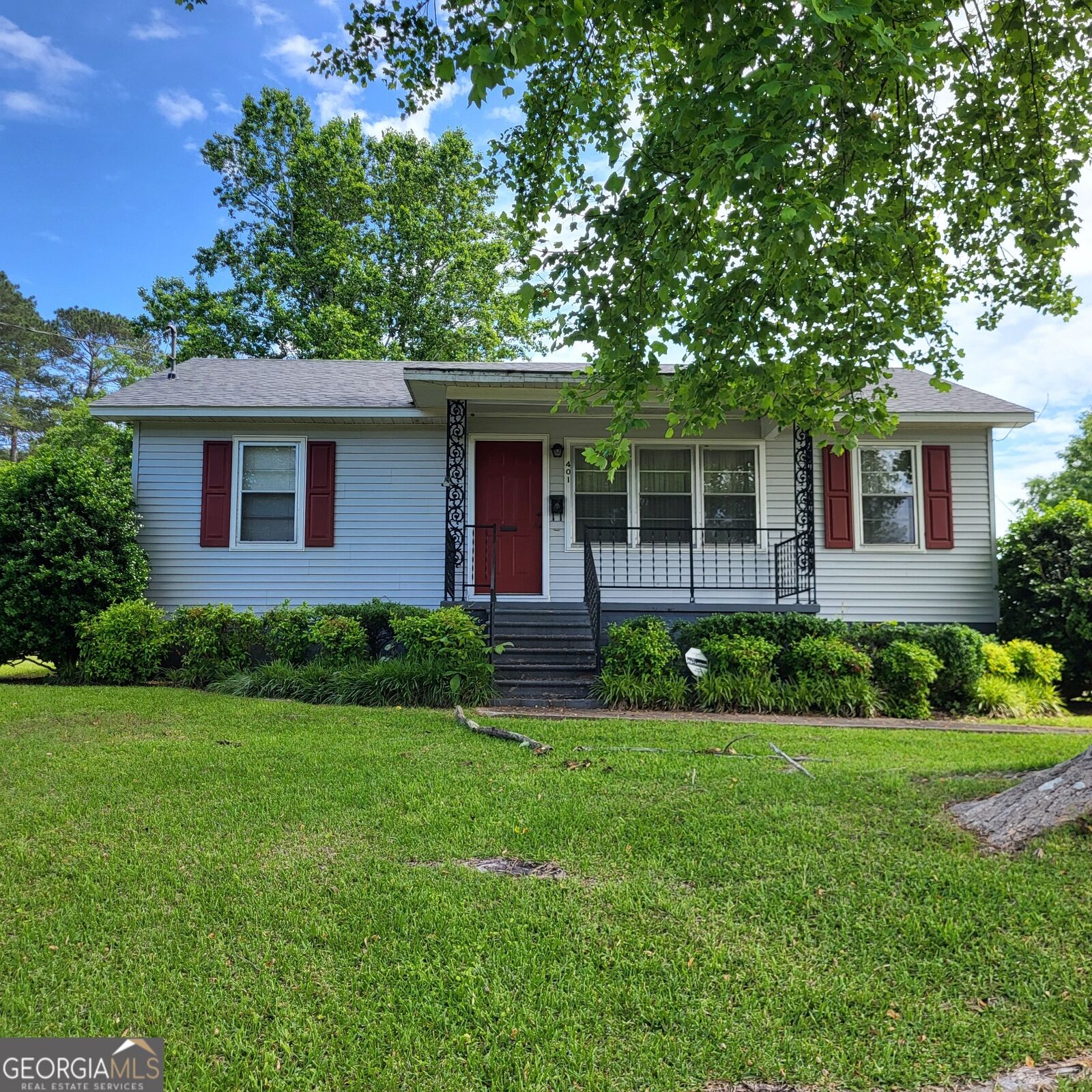 Property Photo:  401 Crestview Lane  AL 36854 