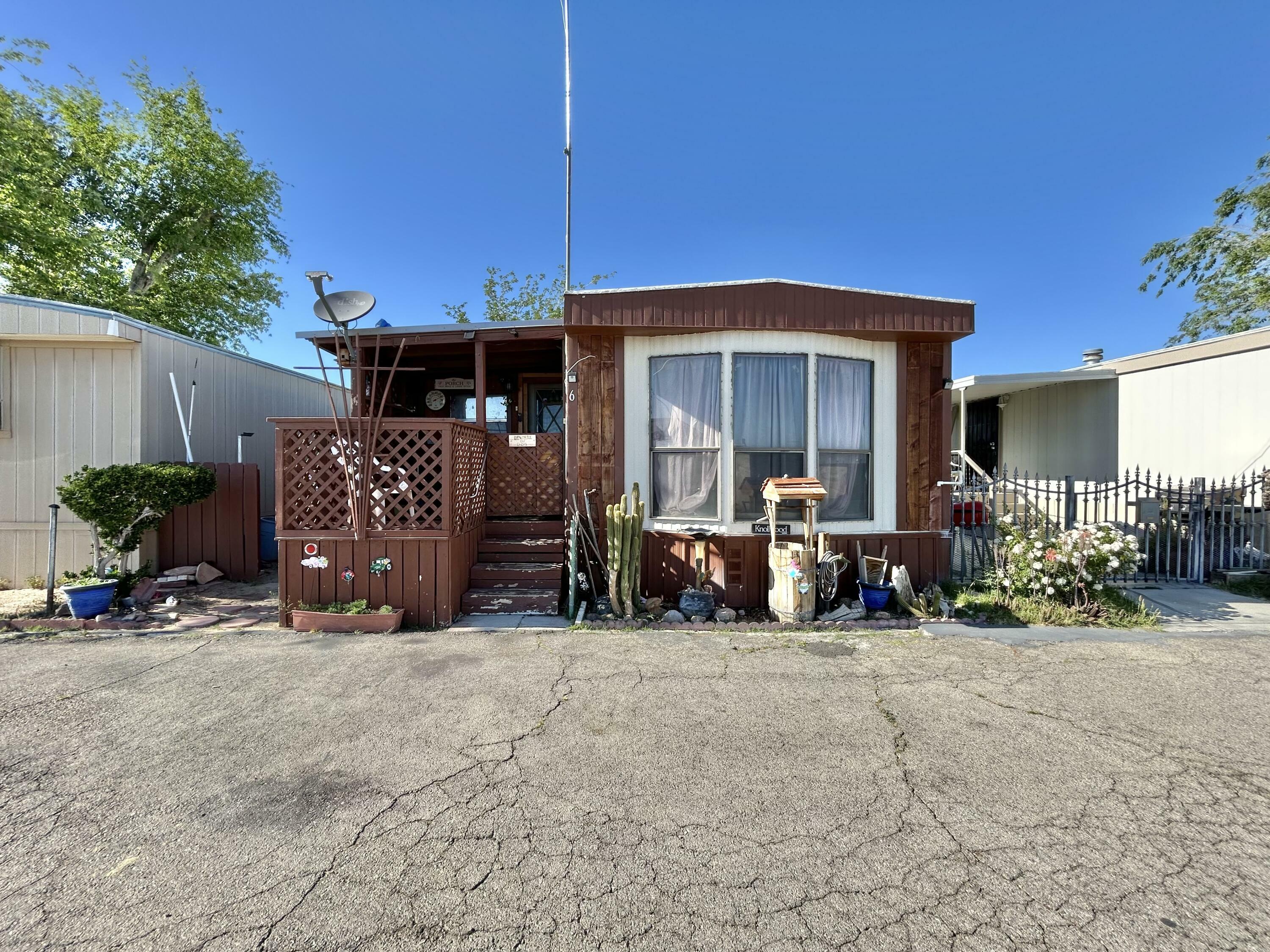 Property Photo: 470 W 20th Street 06 CA 93560