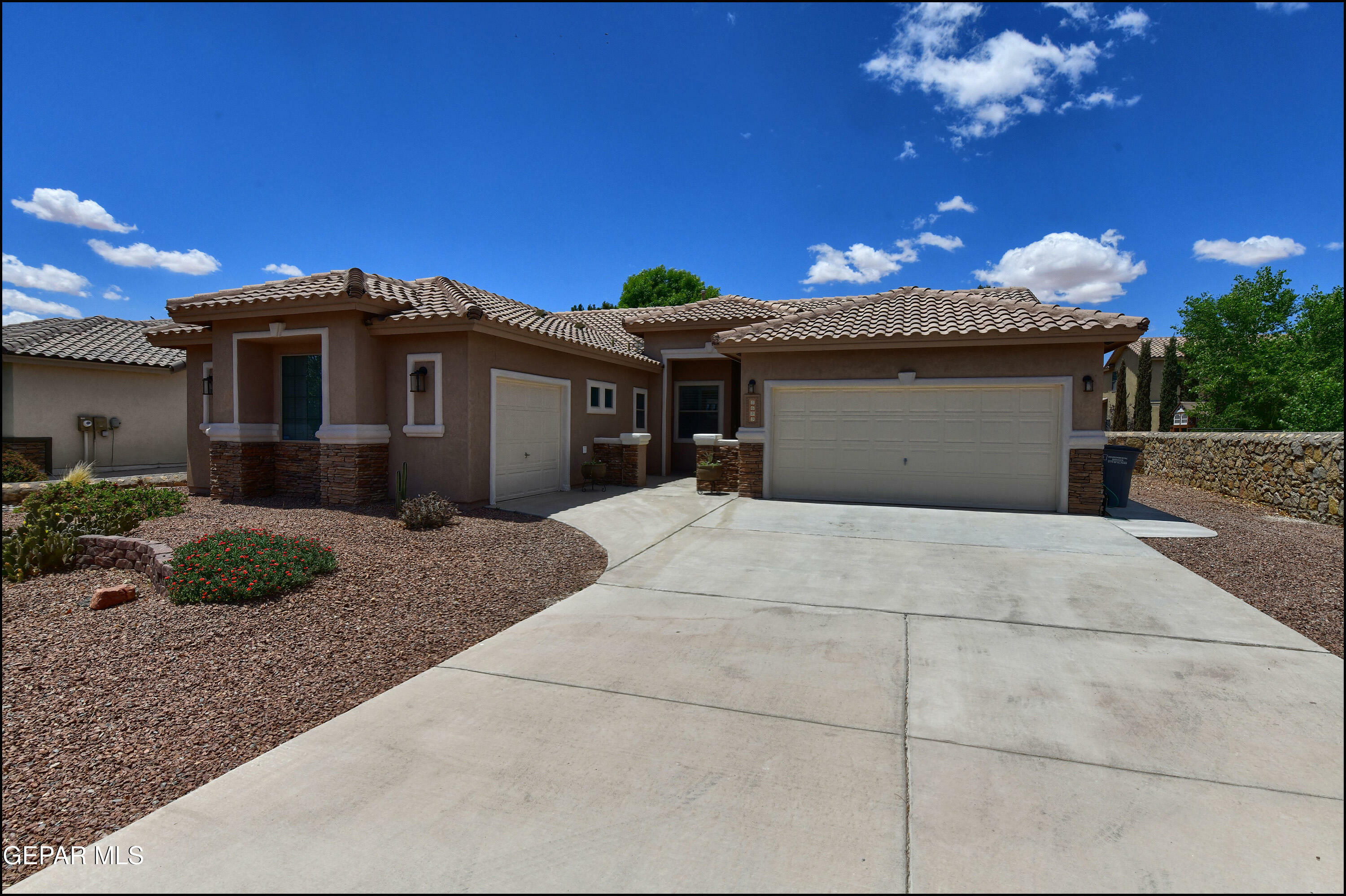 Property Photo: 5629 Valley Oak Drive TX 79932