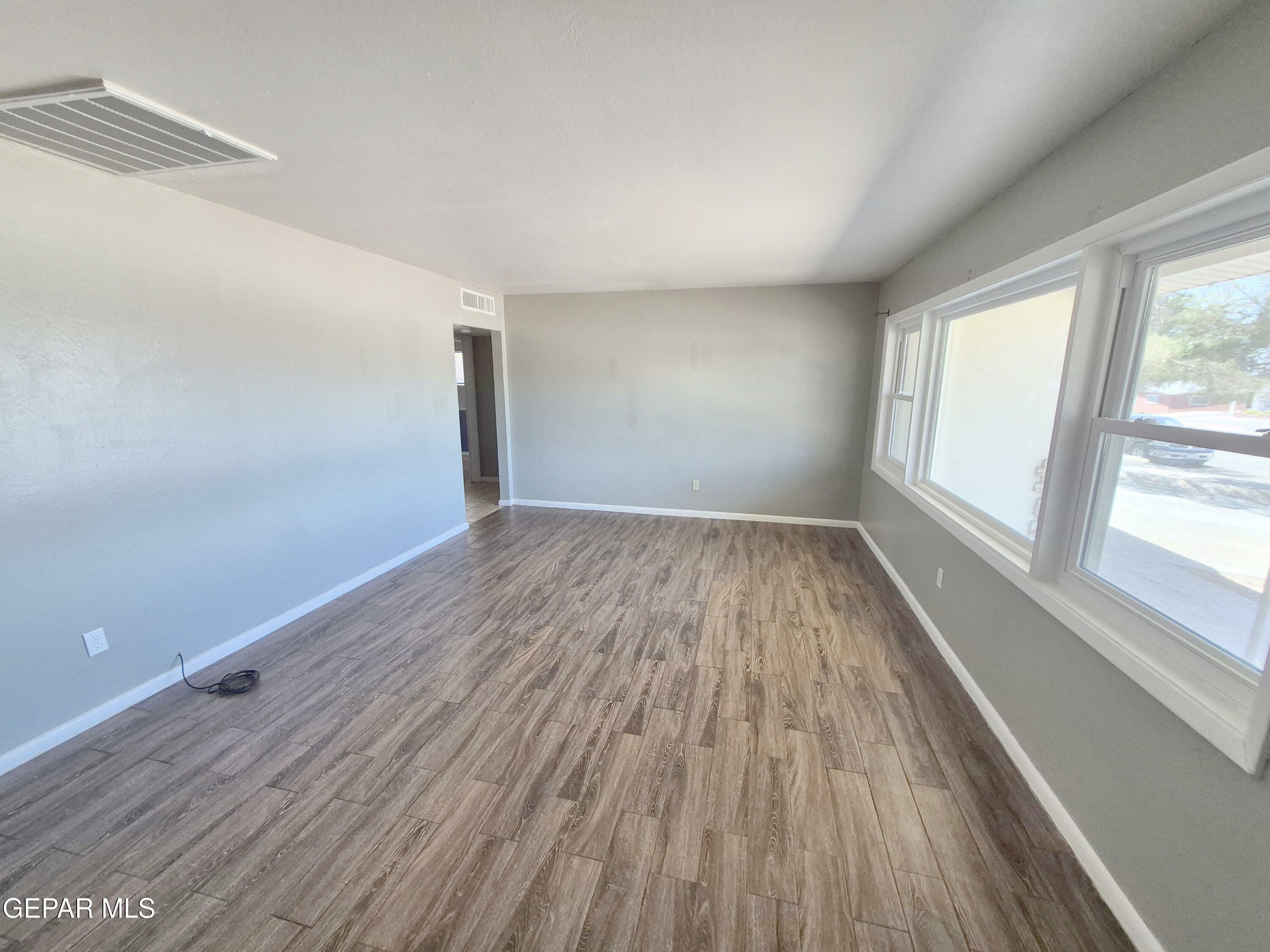 Property Photo: 417 Balboa Road TX 79912
