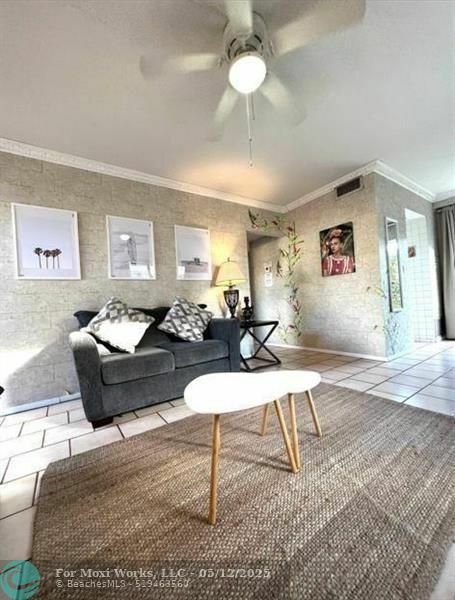 Property Photo: 4652 Poinciana St 1 FL 33308