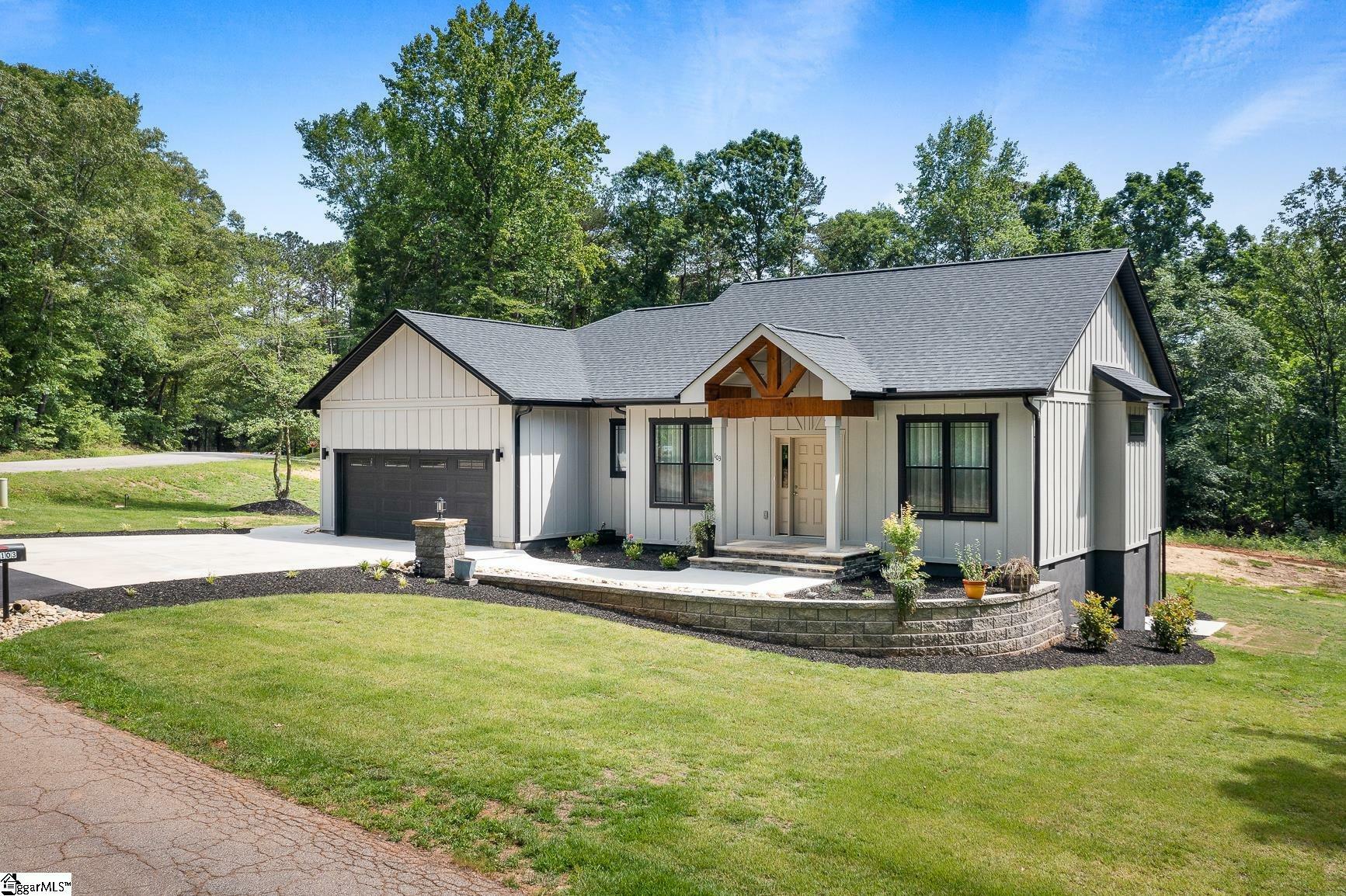 Property Photo: 103 Benjamin Drive SC 29689
