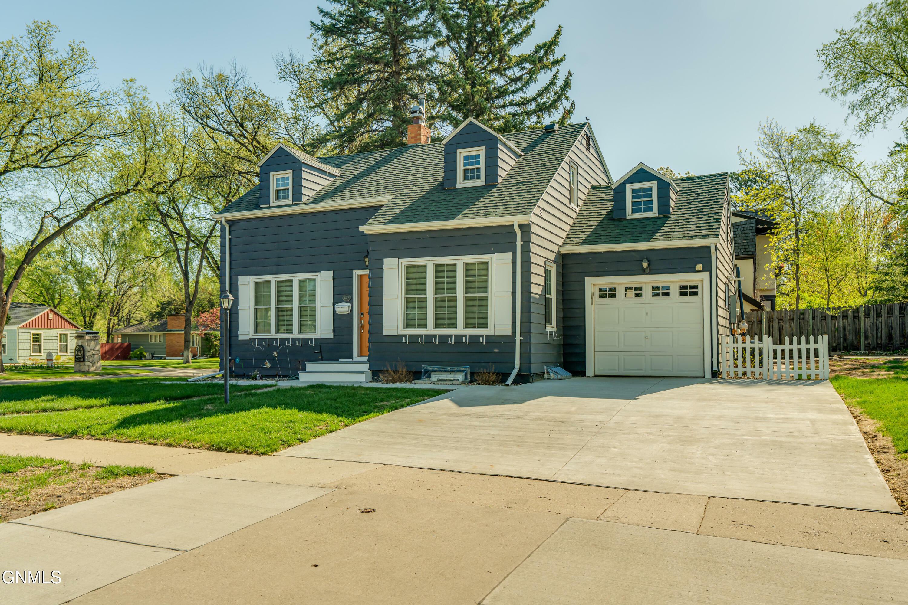 623 Raymond Street  Bismarck ND 58501 photo