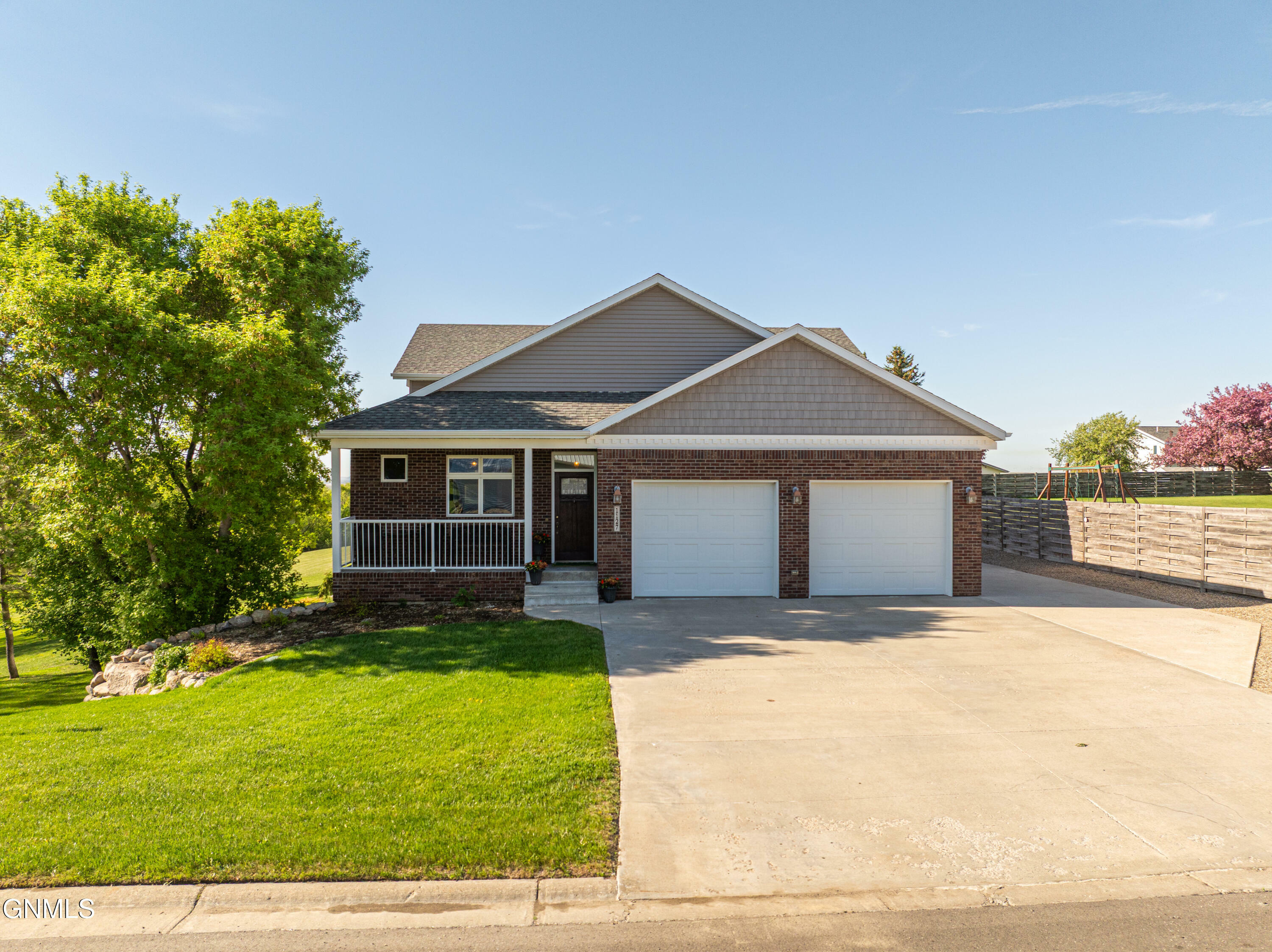Property Photo: 1127 Chestnut Drive ND 58577