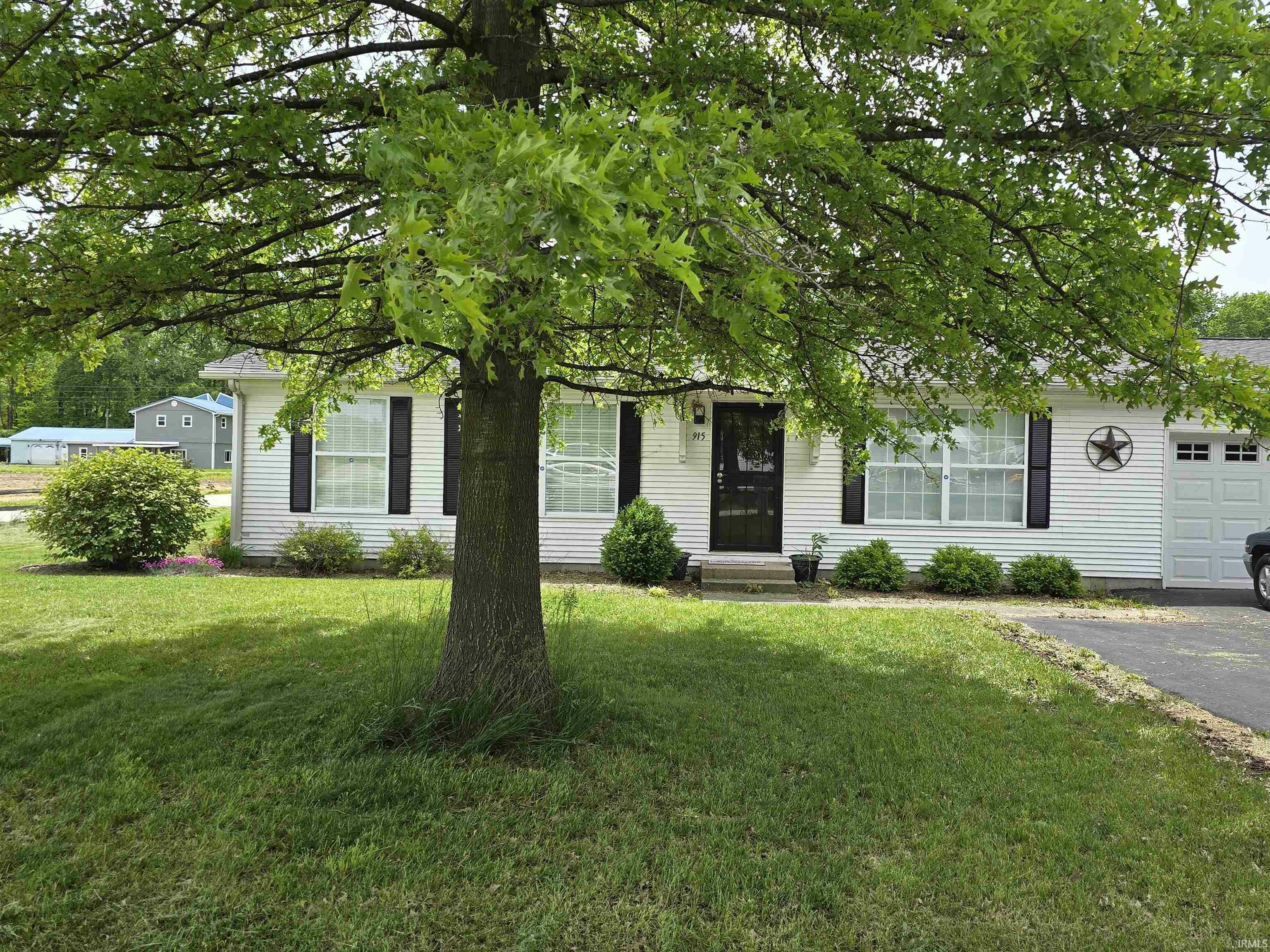 Property Photo: 915 E Kentucky Street IN 47670-3066