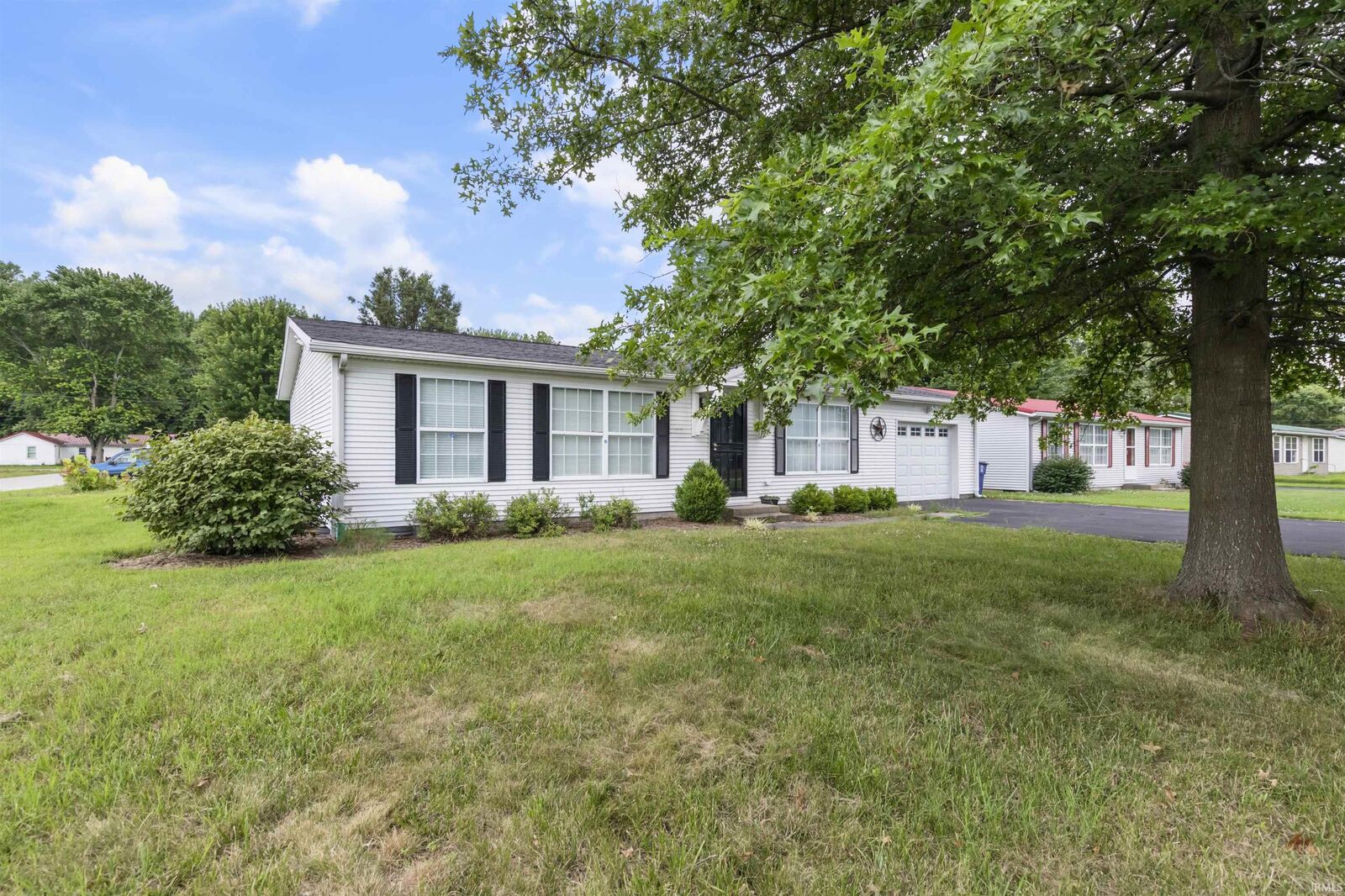 Property Photo:  915 E Kentucky Street  IN 47670-3066 