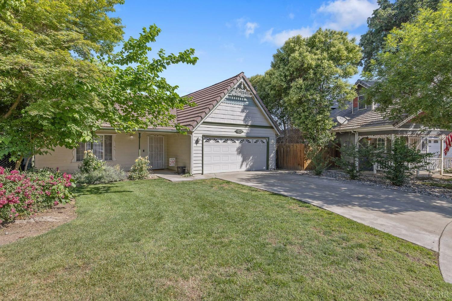Property Photo: 815 S Pinkham Street S CA 93292