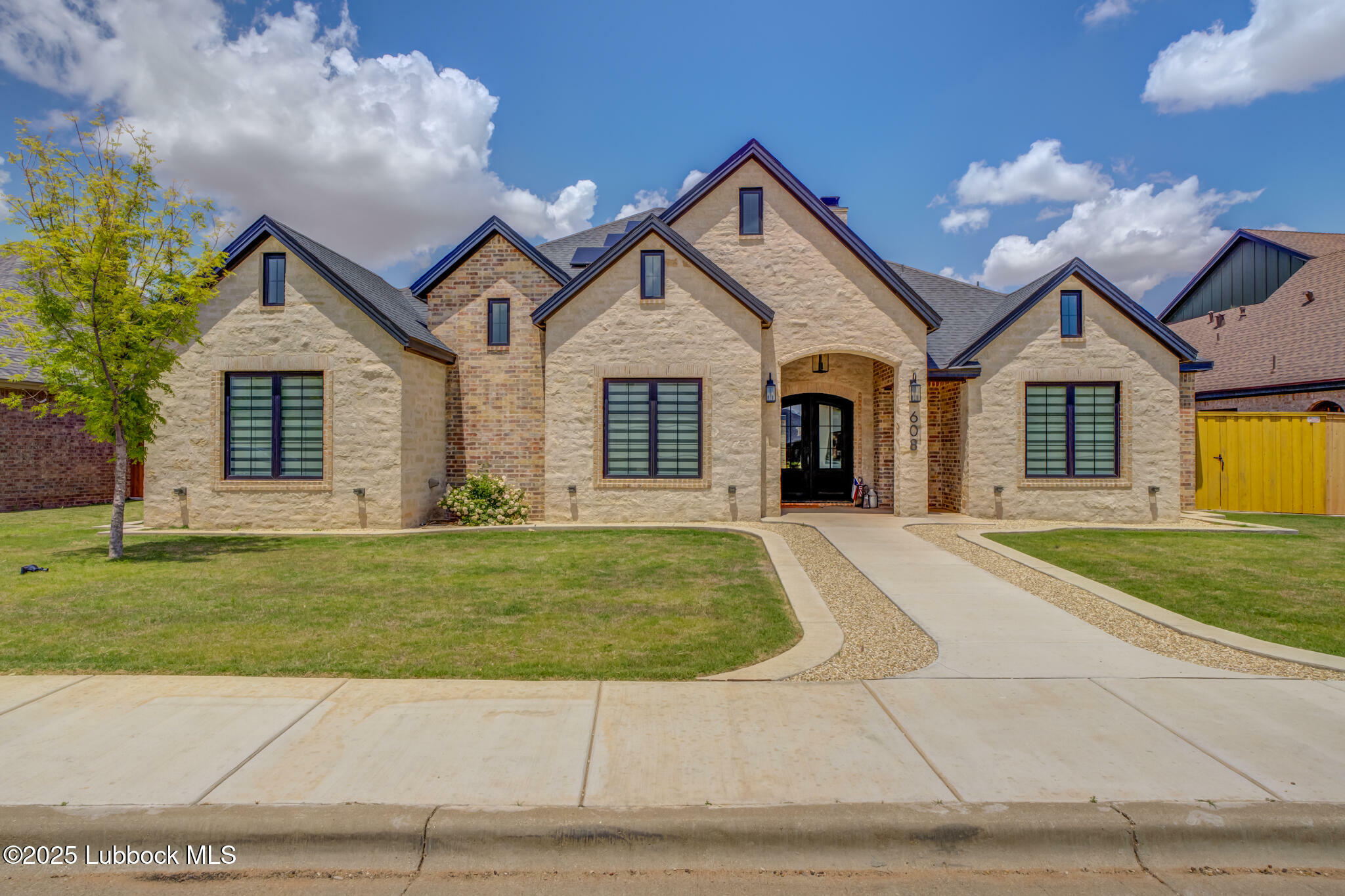 Property Photo: 608 N 11th Street TX 79382