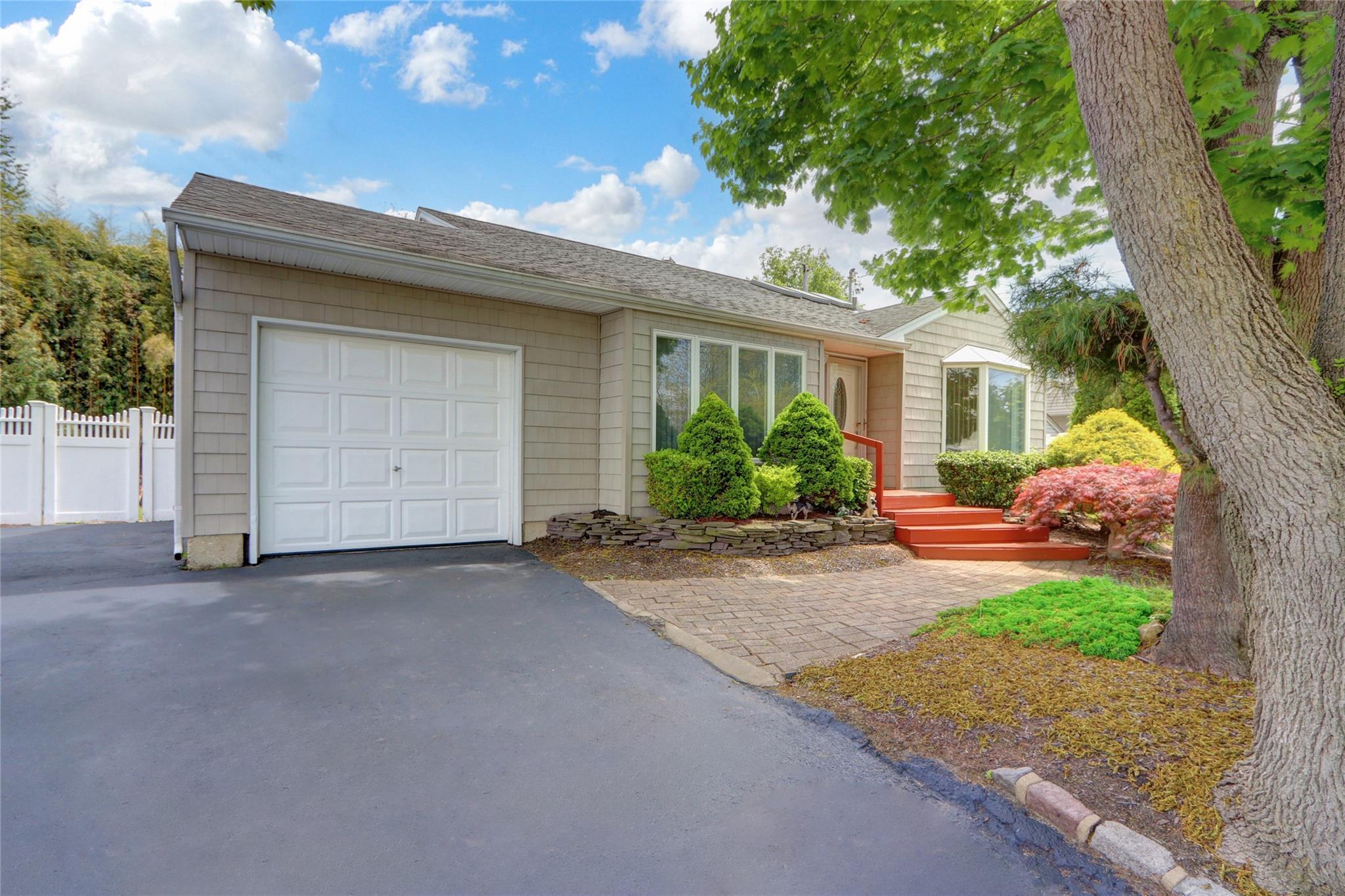 Property Photo: 32 Santapogue Drive NY 11757