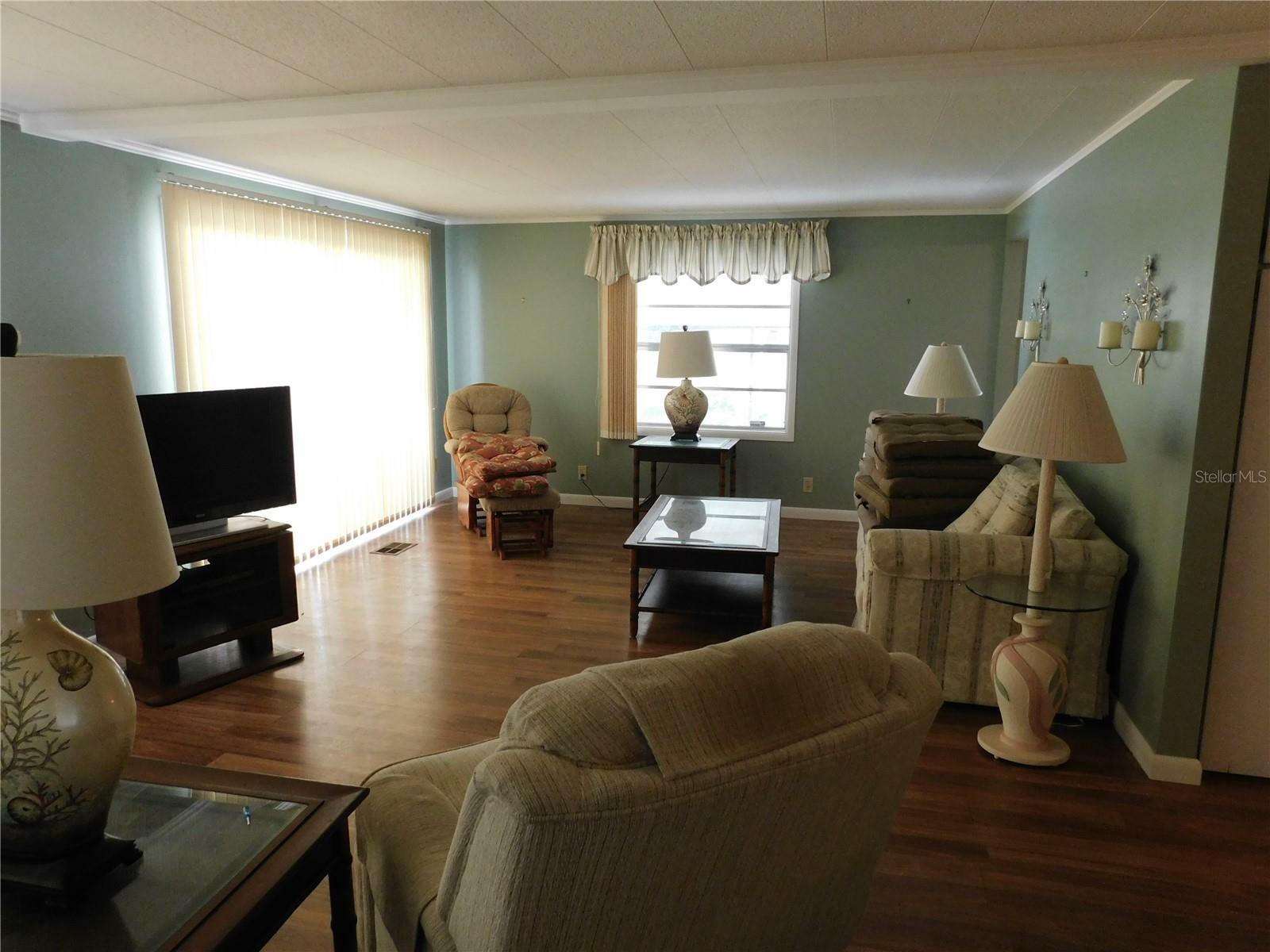 Property Photo: 1212 45th Avenue E FL 34222