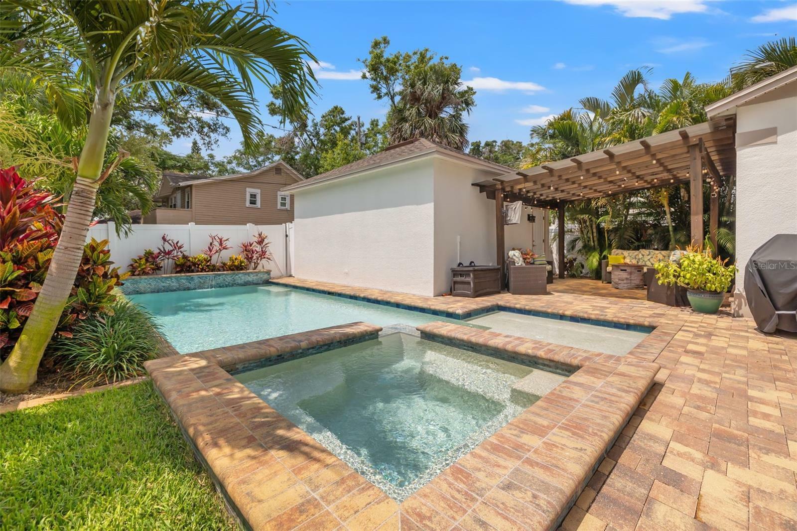 Property Photo: 1436 30th Avenue N FL 33704