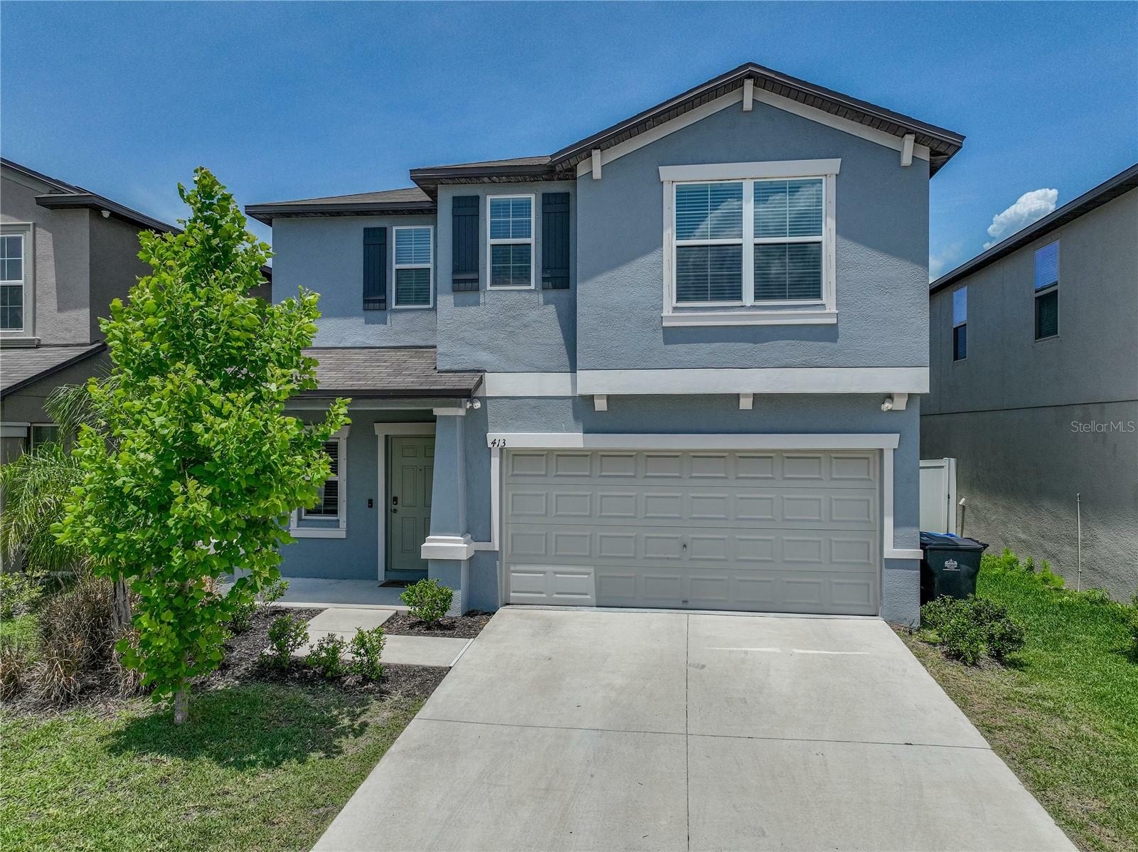 Property Photo: 413 Royal Empress Drive FL 33570