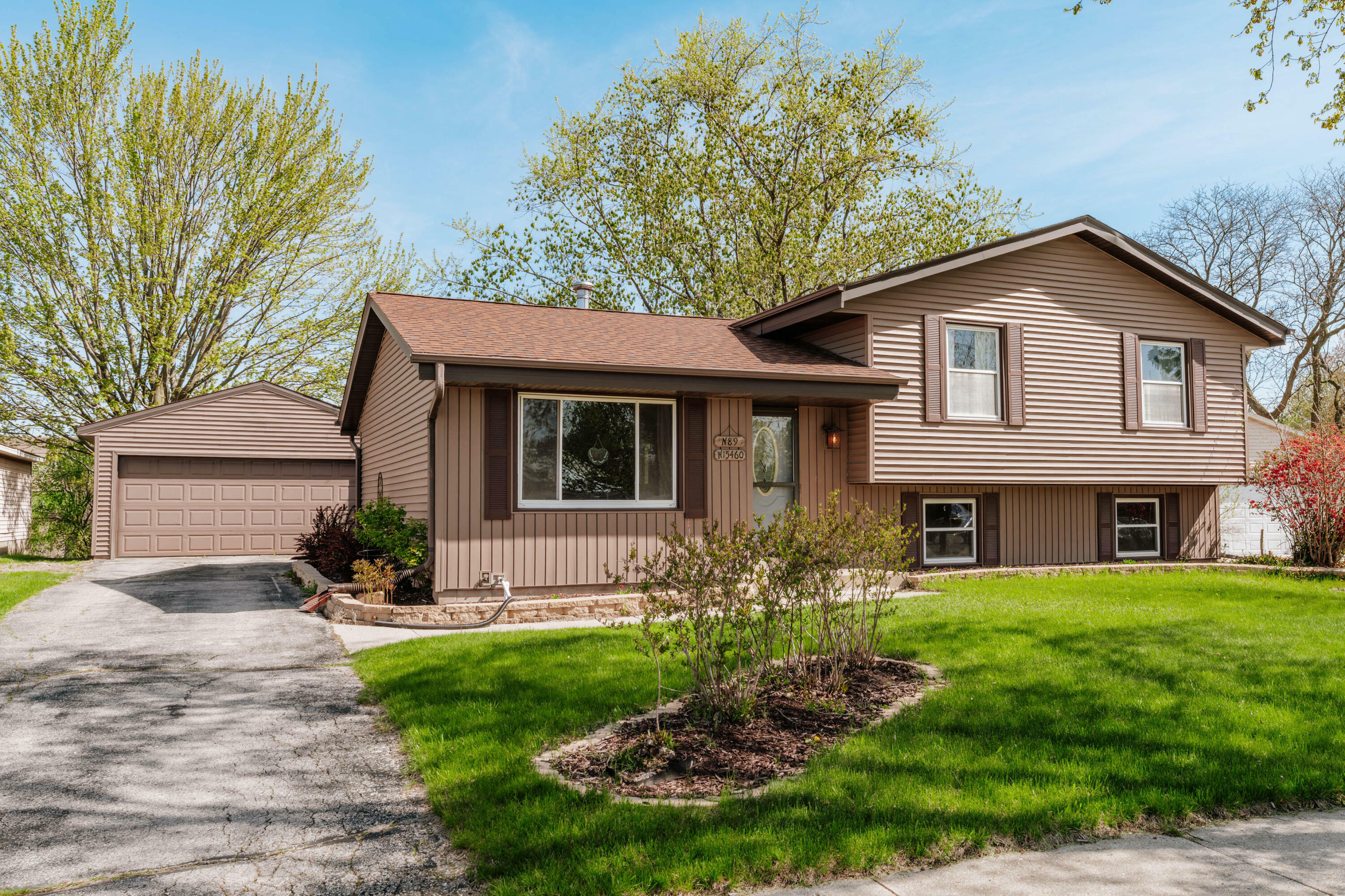 N89w15460 Cleveland Ave  Menomonee Falls WI 53051 photo