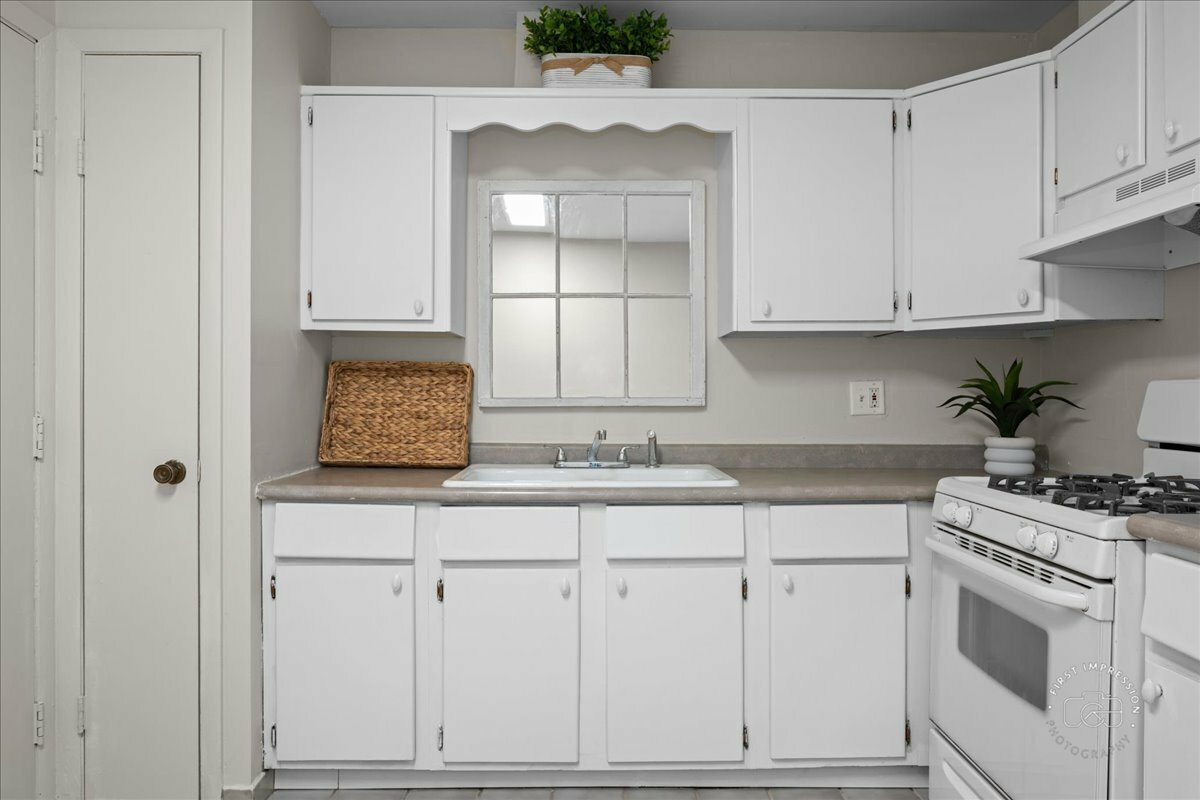 Property Photo: 1313A S. Rebeeca Road 202 IL 60148