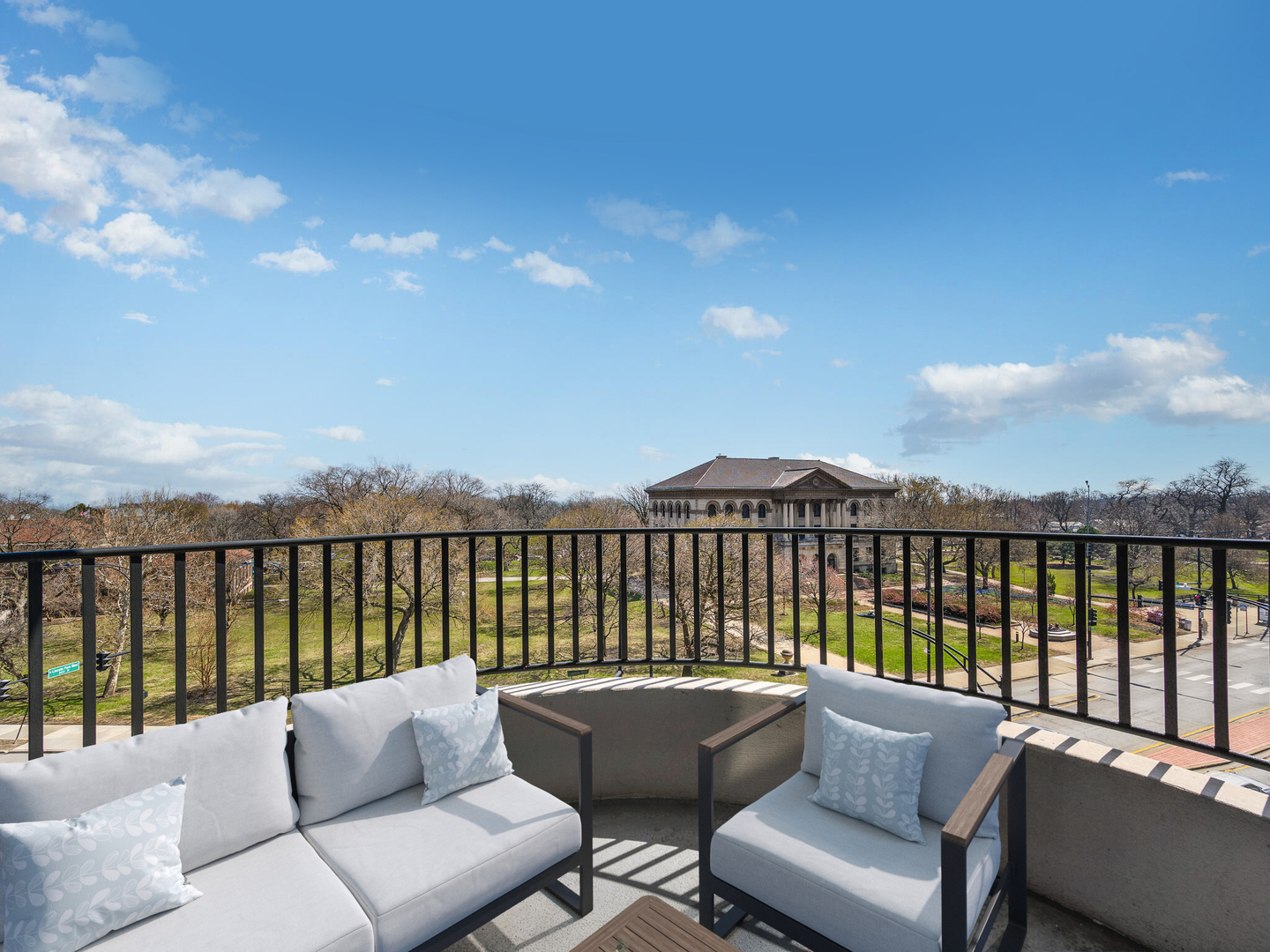 Property Photo: 2020 N Lincoln Park West 4F IL 60614