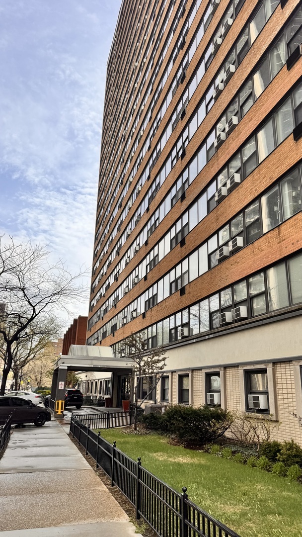 Property Photo: 6030 N Sheridan Road 1708 IL 60660